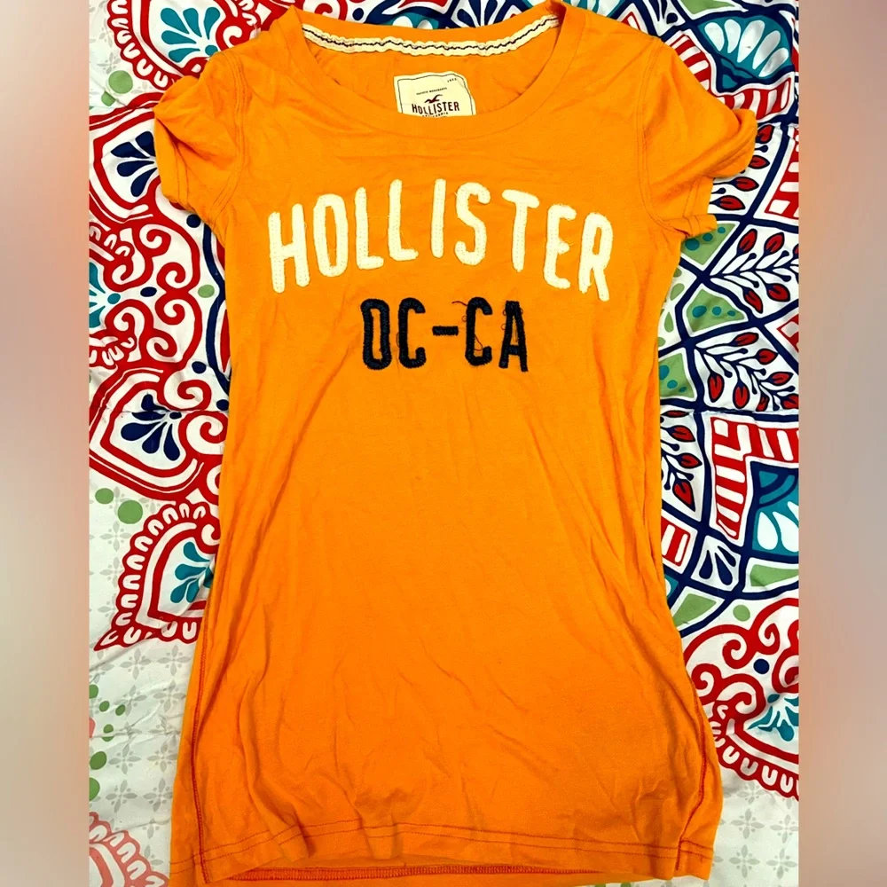 Two Hollister t-shirts. Multicolored. US size M. Decent condition. - Picture 5 of 6